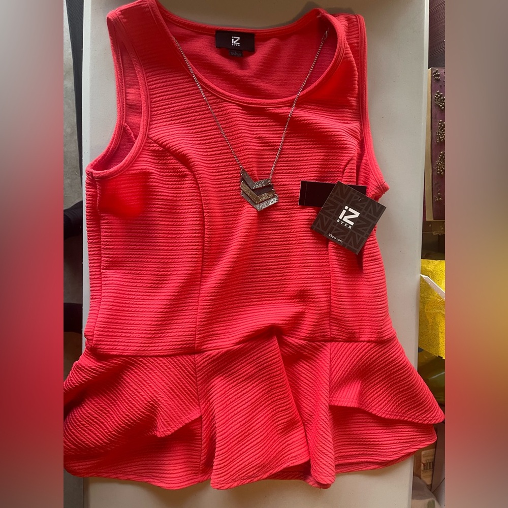 New IZ Byer L Coral Top W/ Necklace